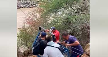 En este sector se utiliza la canasta para cruzar el río Chicamocha.